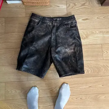 데미지 가공 zara 가죽 숏팬츠