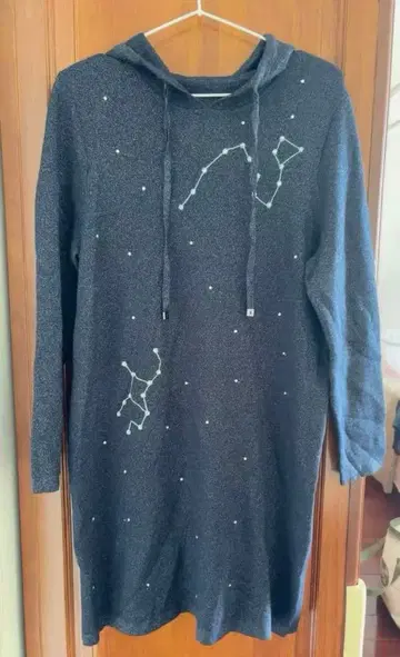 별자리 디자인 후드 부착 드레스