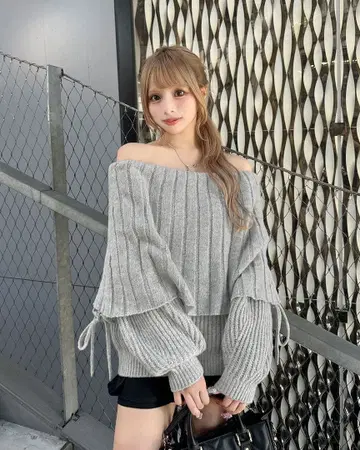 cherimi 오프숄더 로우게이지 니트 상의 그레이