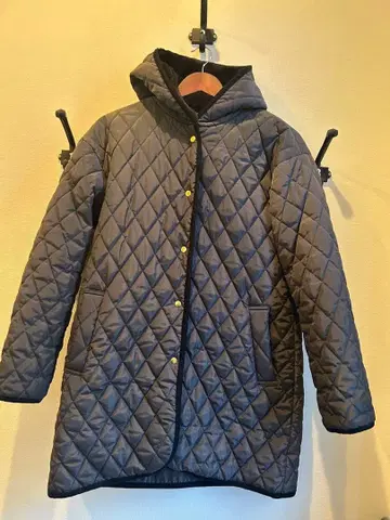 다크 그레이 퀼팅 자켓 후드 부착