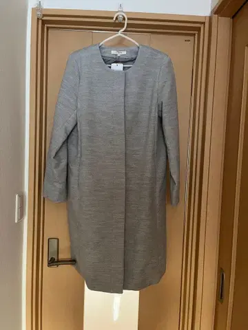 그레이 버튼 노카라 롱 코트