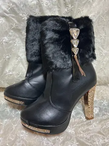 [새상품] 블랙 퍼(fur) 장식 하이힐 부티
