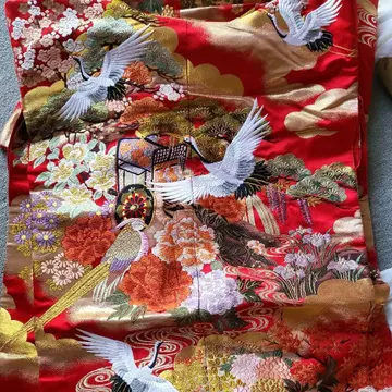 혼례 이로 우치카케 붉은 학과 꽃 자수 기모노