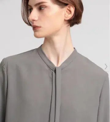 새상품급 23AW 띠어리 타이 넥 블라우스