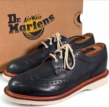 닥터 마틴 블랙 윙팁 슈즈