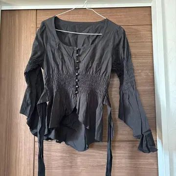 블랙피스나우 다크 그레이 프릴 셔츠 긴팔