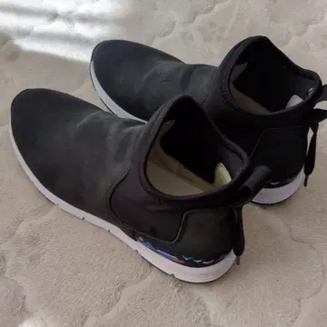 Nenet 블랙 슬립온 부츠