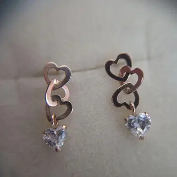 K10 PG 하트 3연 지르코니아 귀걸이