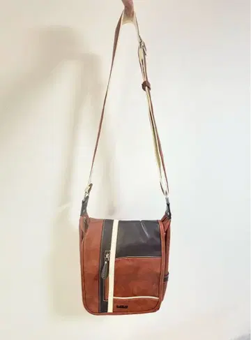 브라운 스트라이프 숄더백