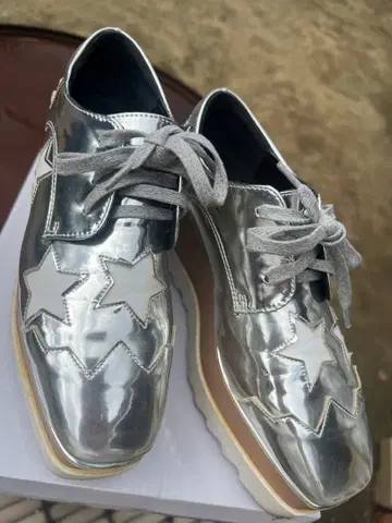 실버 별 모양 장식 통굽 로퍼