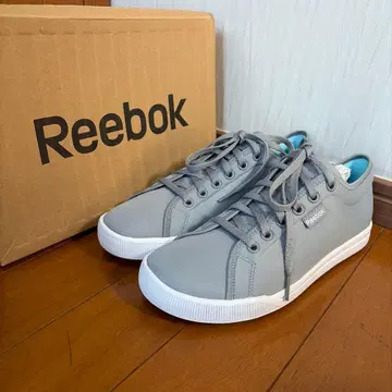 Reebok 스니커즈