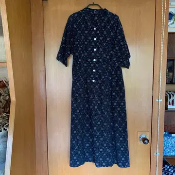 쿠루메가스리기우에몬 카라 부착 5부 소매 원피스