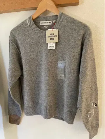 ANYA HINDMARCH 그레이 긴팔 니트 스웨터 UNIQLO