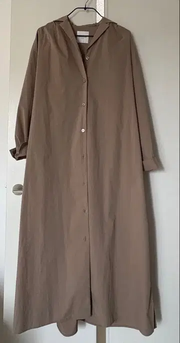 우브라주 클래스 셔츠 원피스 베이지