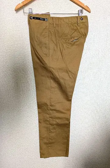 BEAMS PTO1 베이지 치노 팬츠