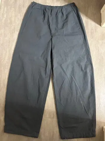 [ 초레어 ] 유니클로U 이지 커브 팬츠 다크 그레이 L