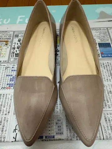 베이지 스틸레토 플랫슈즈