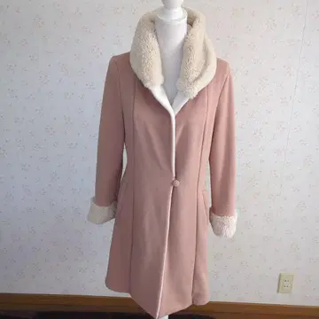 엠즈 그레이시 퍼 달린 핑크 롱 코트