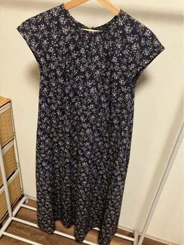 BEAMS HEART 네이비 꽃무늬 반팔 원피스