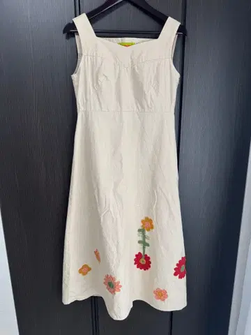 호코모모라 꽃 자수 슬리브리스 코튼 원피스