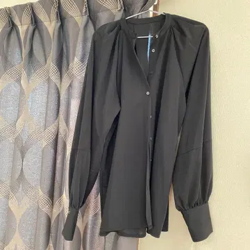 CYAN 도쿄 미사용 새상품 블랙 블라우스