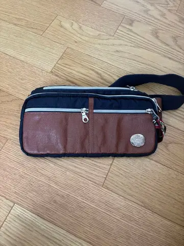 오로비안코 천연 가죽 크로커다일 엠보 바디백 네이비 브라운