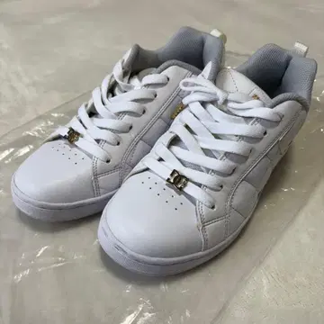 y110320 DC SHOES 스니커즈 화이트 골드 23.5cm