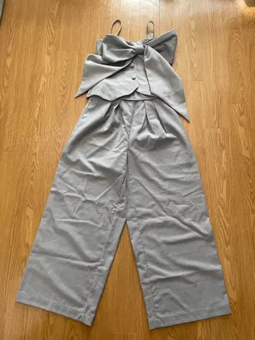 그레이 리본 포함 셋업