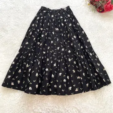 고품질 PINK HOUSE 티어드 롱 스커트 꽃무늬 블랙 프론트 오픈