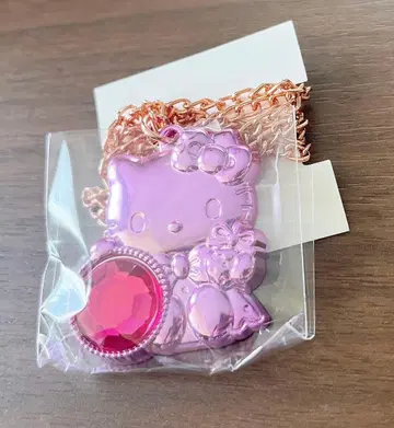 딸기 신문 50주년 기념 반짝반짝 빛나는 펜던트 헬로키티