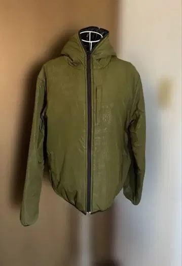 다운 자켓 올리브 그린 / 블랙 리버서블