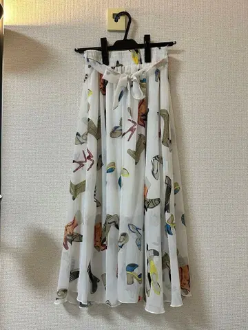 신발 패턴 플레어 스커트
