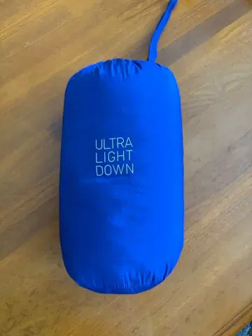 유니클로 울트라 라이트 다운 자켓 S 사이즈 네이비