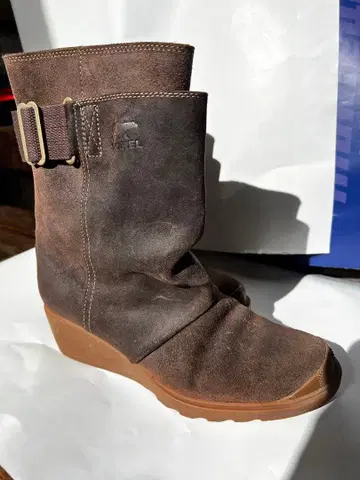 SOREL 스웨이드 브라운 부츠 버클 포함