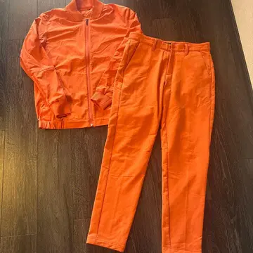 데상트 상하의 세트