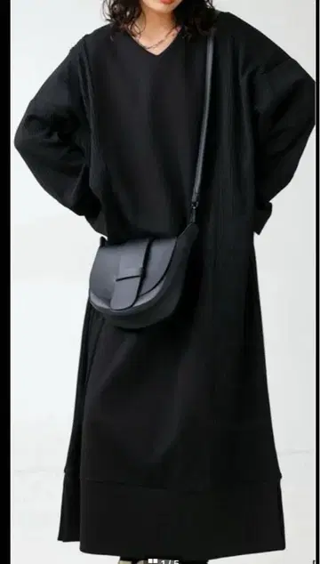 안티카 리브 절개 V넥 긴팔 롱 원피스