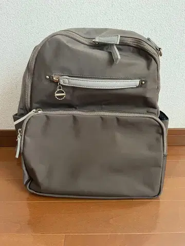 그레이 나일론 백팩 다기능 포켓 부착