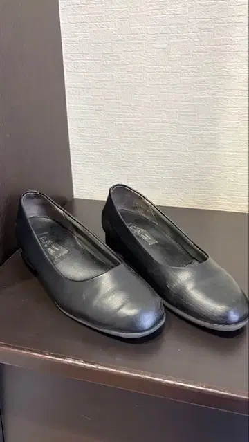 블랙 플랫 펌프스