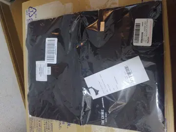 포켓 부착 블랙 T셔츠