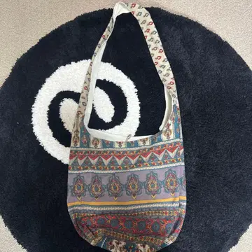 장식적인 패턴 숄더백