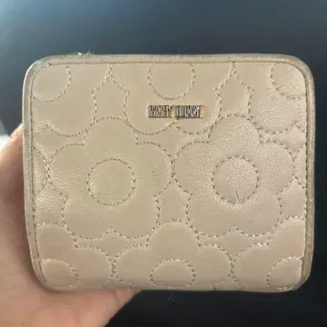 마리콴트 꽃무늬 접이식 지갑 베이지