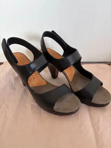 치에 미하라 블랙 오픈토 샌들 37