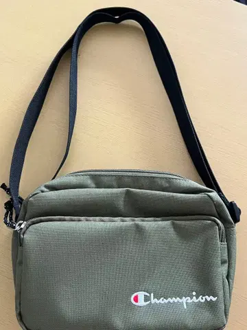Champion 숄더백 올리브 그린