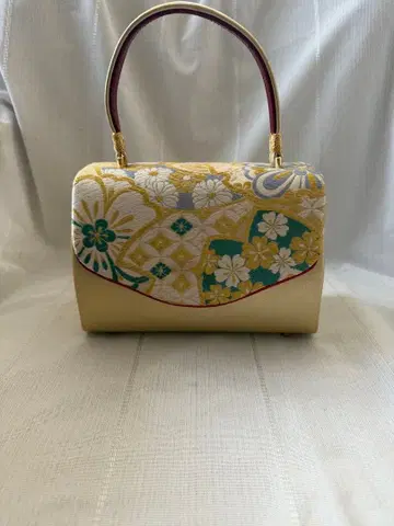 일본 의류용 백 골드 컬러 꽃무늬