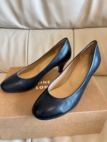 KATHARINE HAMNETT 블랙 가죽 하이힐 23cm