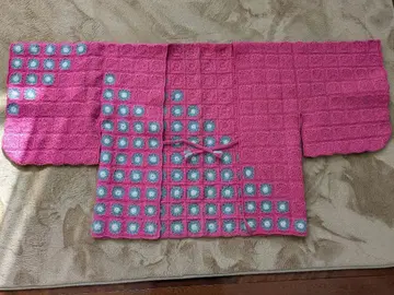 핑크와 그레이의 꽃무늬 겉옷