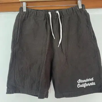 Standard California 블랙 숏팬츠