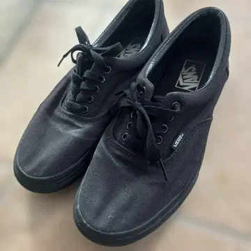Vans 블랙 스니커즈 era