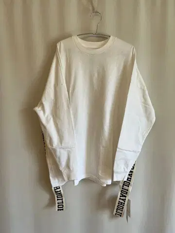 HOLIDAY 홀리데이 긴팔T셔츠