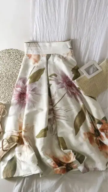 에이미 이스트 월 플라워 프린트 플레어 롱 스커트